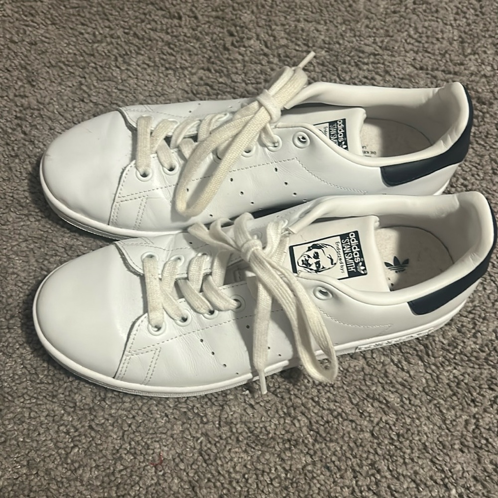 white stan smith’s